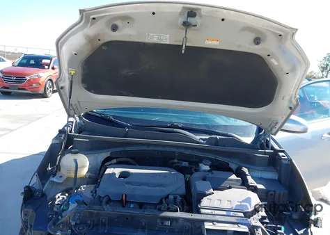 2020 Kia Sportage Lx z USA, uszkodzony, nr VIN KNDPMCAC9L7739702